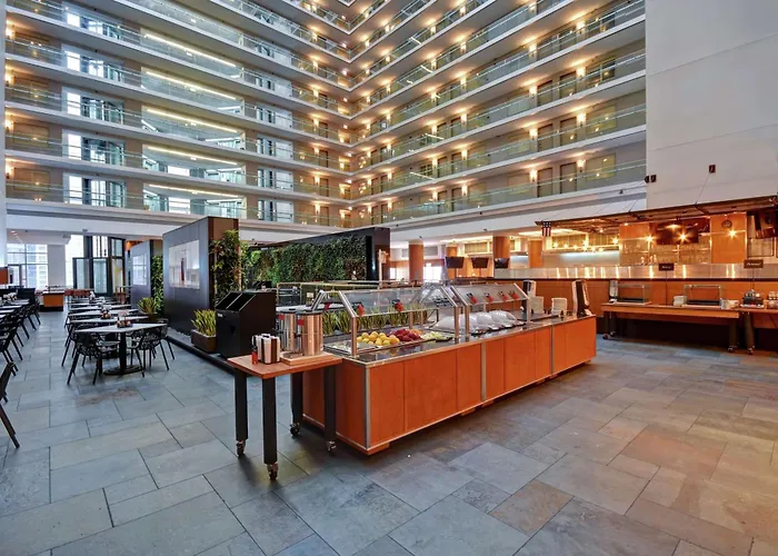 Embassy By Hilton Downtown Magnificent Mile 4*