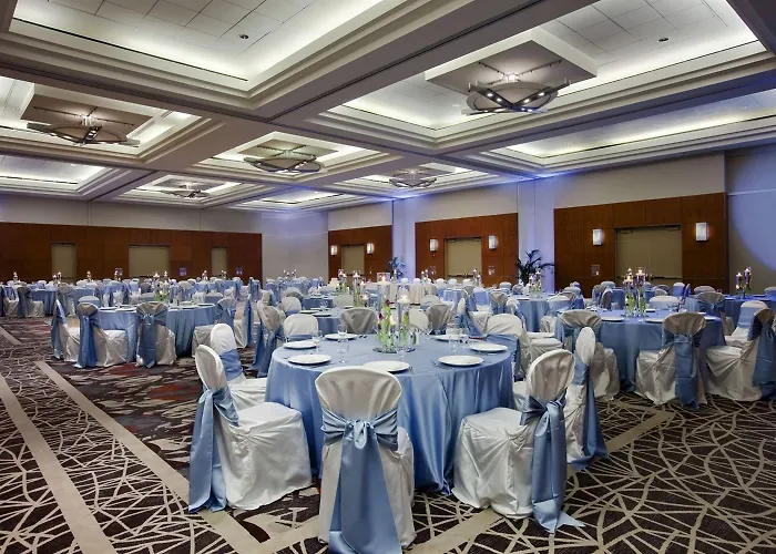 Hotel Embassy By Hilton Downtown Magnificent Mile 4*