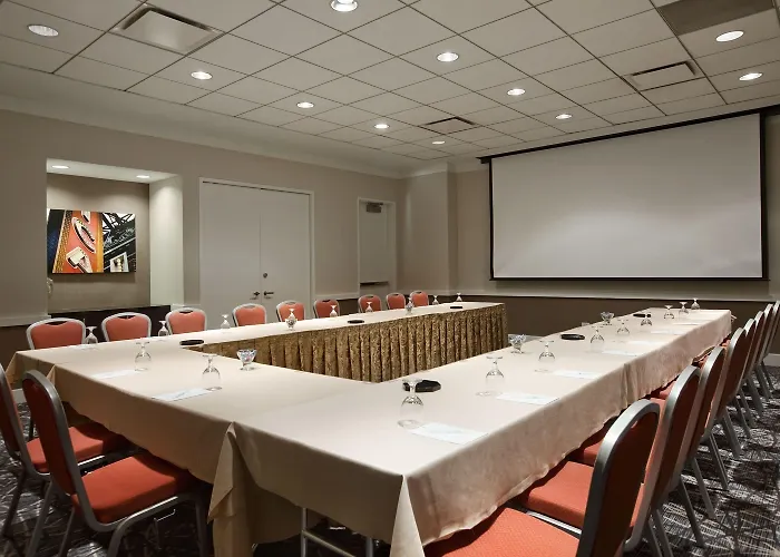 Hotel Embassy By Hilton Downtown Magnificent Mile