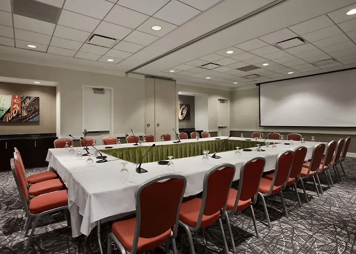 Hotel Embassy By Hilton Downtown Magnificent Mile Chicago