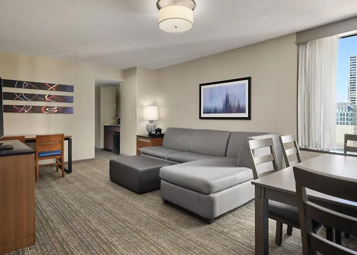 Hotel Embassy By Hilton Downtown Magnificent Mile