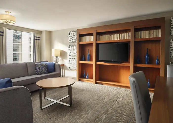Hotel Embassy By Hilton Downtown Magnificent Mile 4*