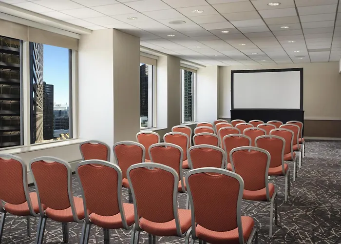 Embassy By Hilton Downtown Magnificent Mile 4*