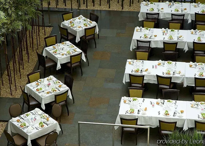 Embassy By Hilton Downtown Magnificent Mile Hotel 4*