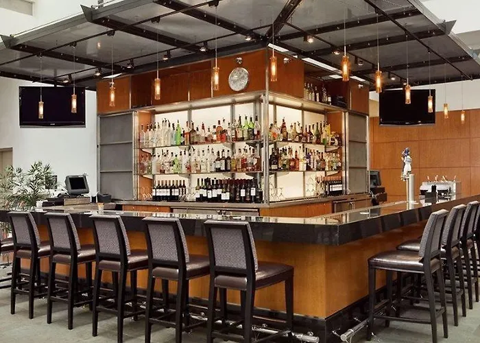 Hotel Embassy By Hilton Downtown Magnificent Mile