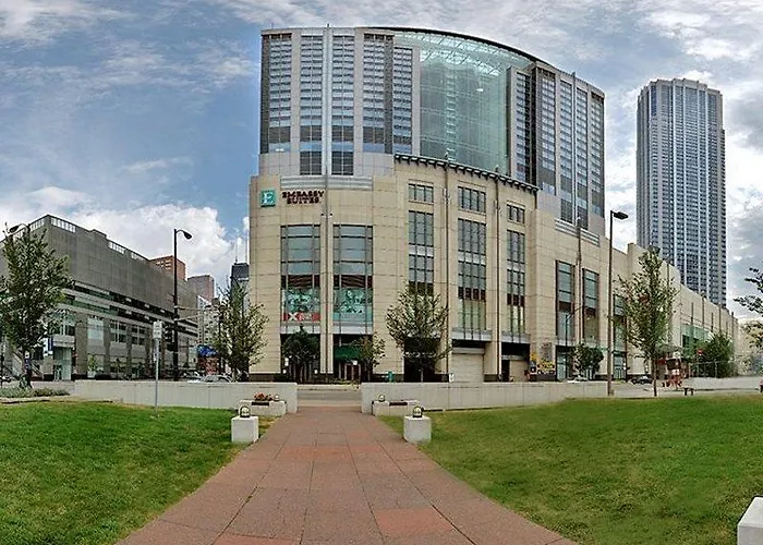 Hotel Embassy By Hilton Downtown Magnificent Mile 4*