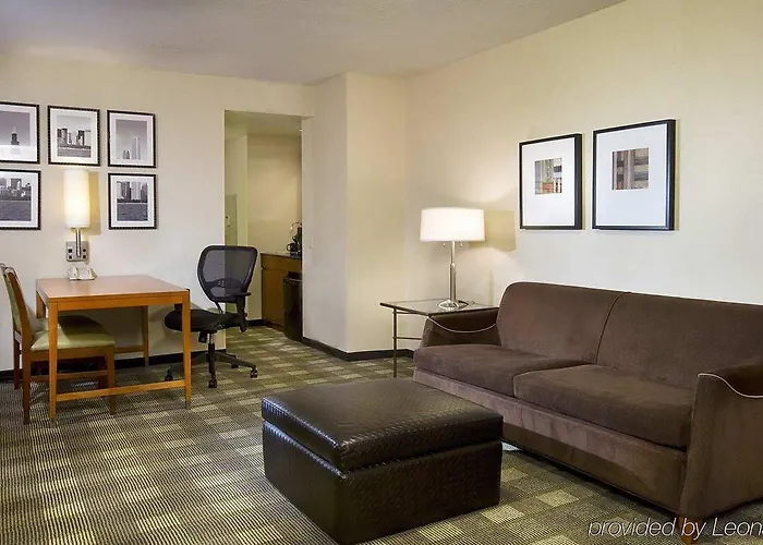 Embassy By Hilton Downtown Magnificent Mile 4*