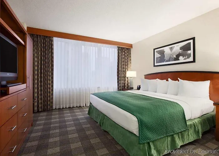 Embassy By Hilton Downtown Magnificent Mile